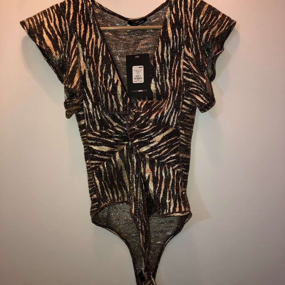 NWT Fashion nova woman’s bodysuit.